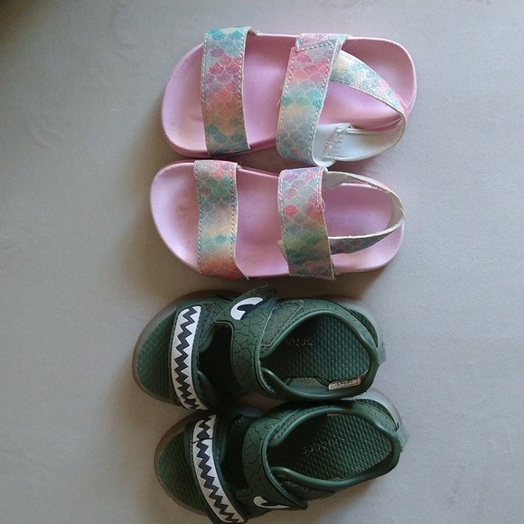 CARTERS GREEN ALLIGATOR AND WEST LOOP PINK GLITER MERMAID PRINT SANDALS - Picture 1 of 7